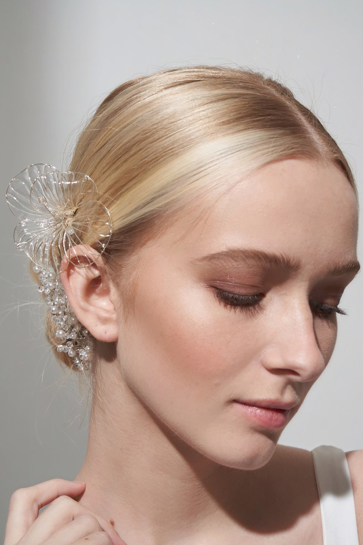 GLASS FLOWER PIN
