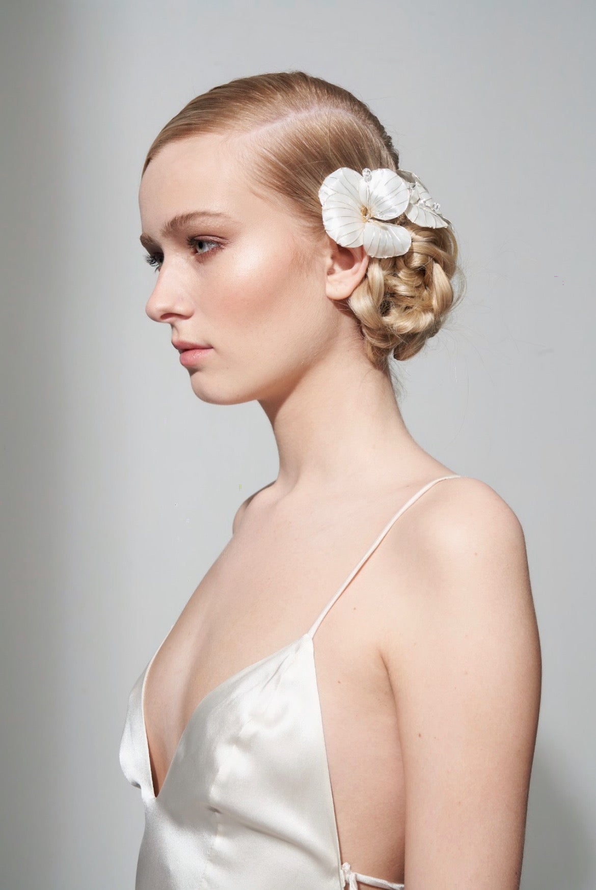 PEARL GLASS FLOWER PIN