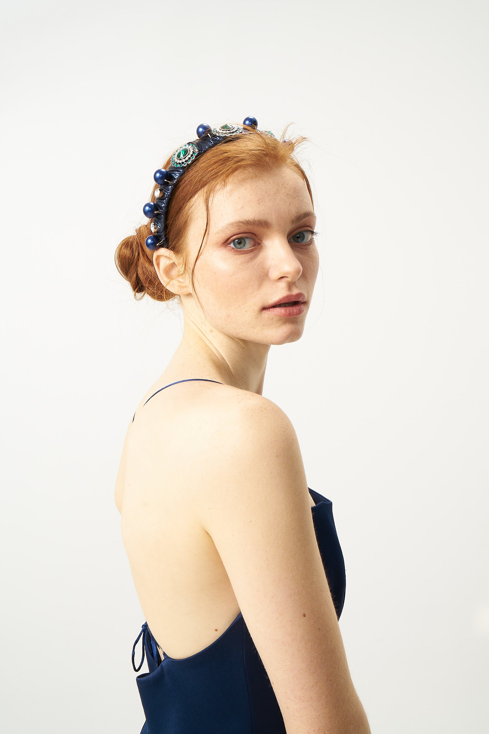 REGINA BLUE TAÇ