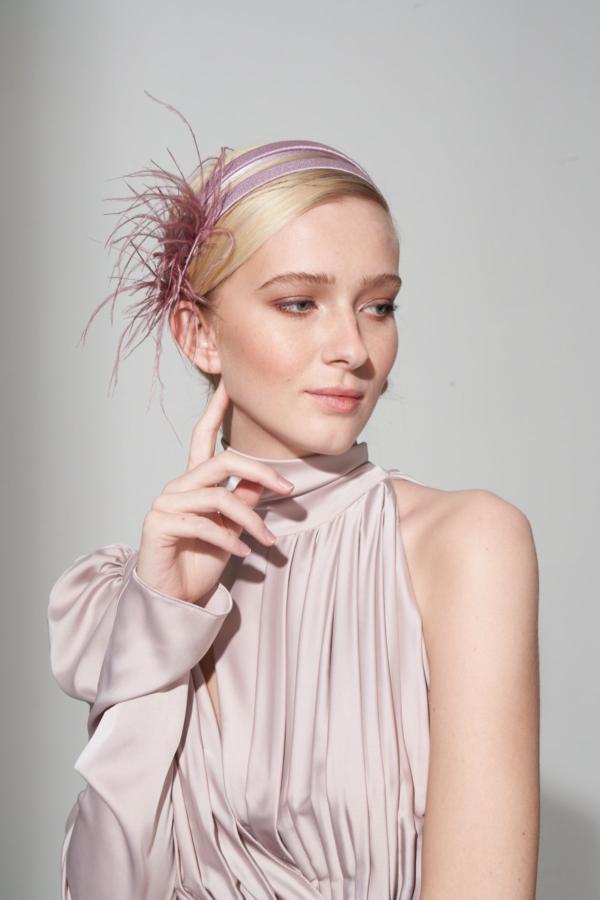 VERA PINK TÜYLÜ ŞERİT TAÇ