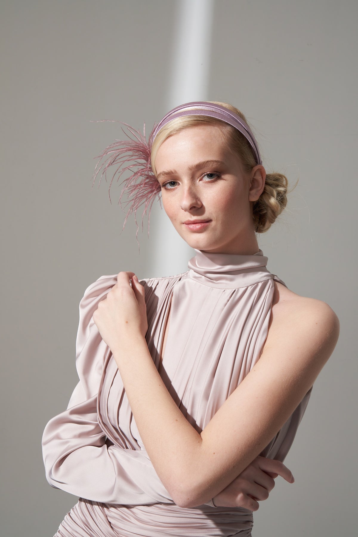 VERA PINK TÜYLÜ ŞERİT TAÇ