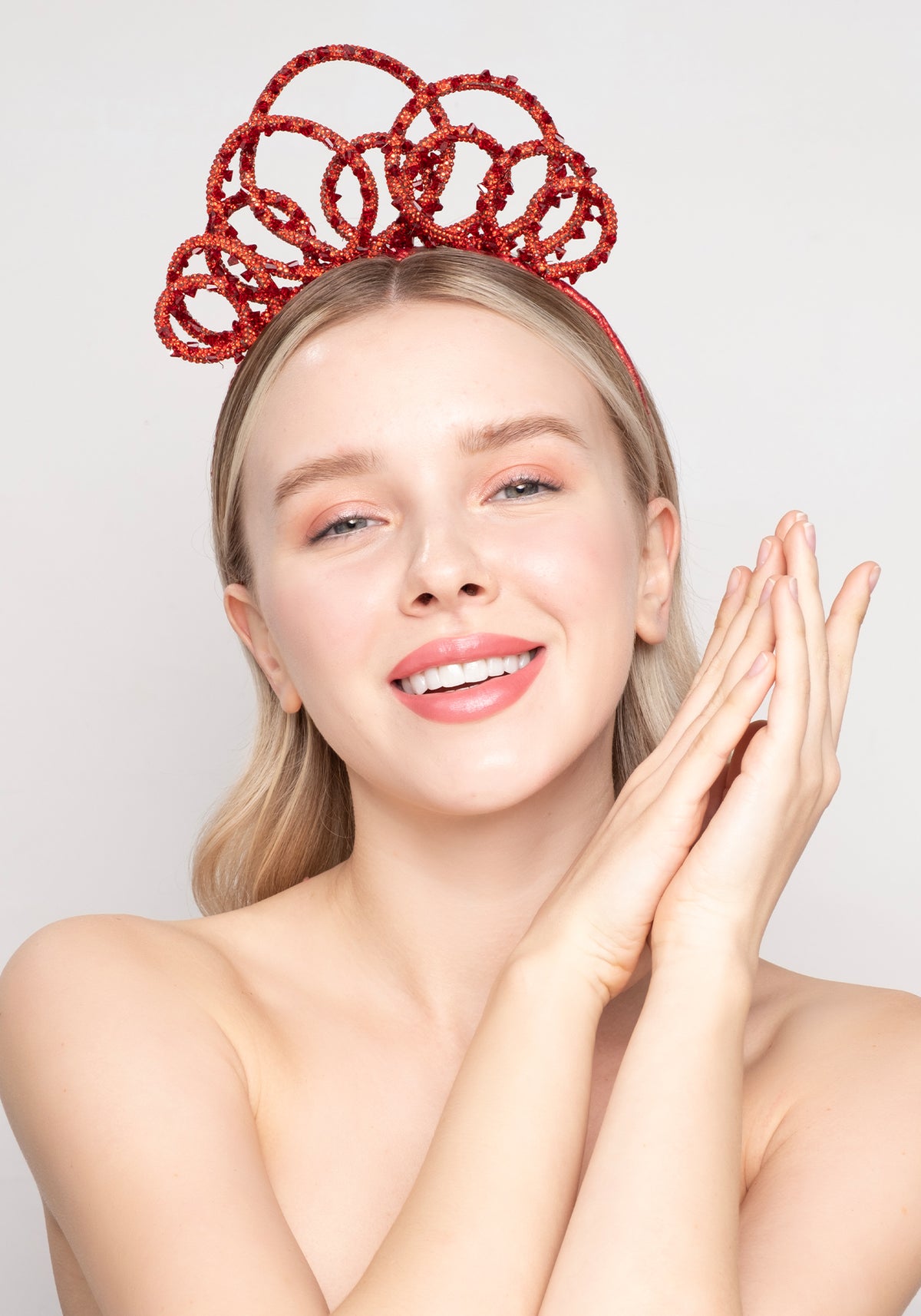 QUEEN RED HELEZON TAÇ