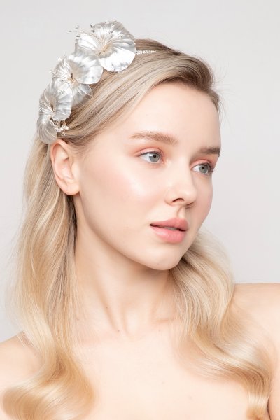 AURA PEARL FLOWER HEADPIECE